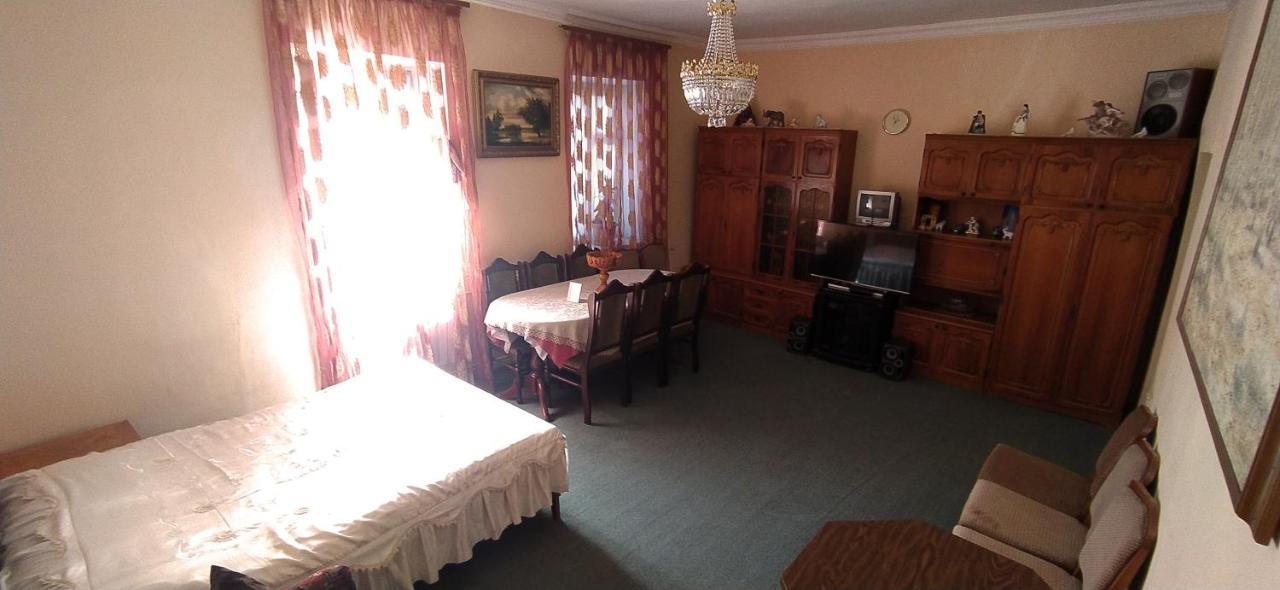 Flora's Guest House Erévan Extérieur photo