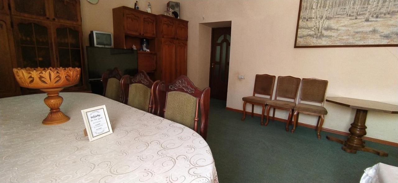 Flora's Guest House Erévan Extérieur photo